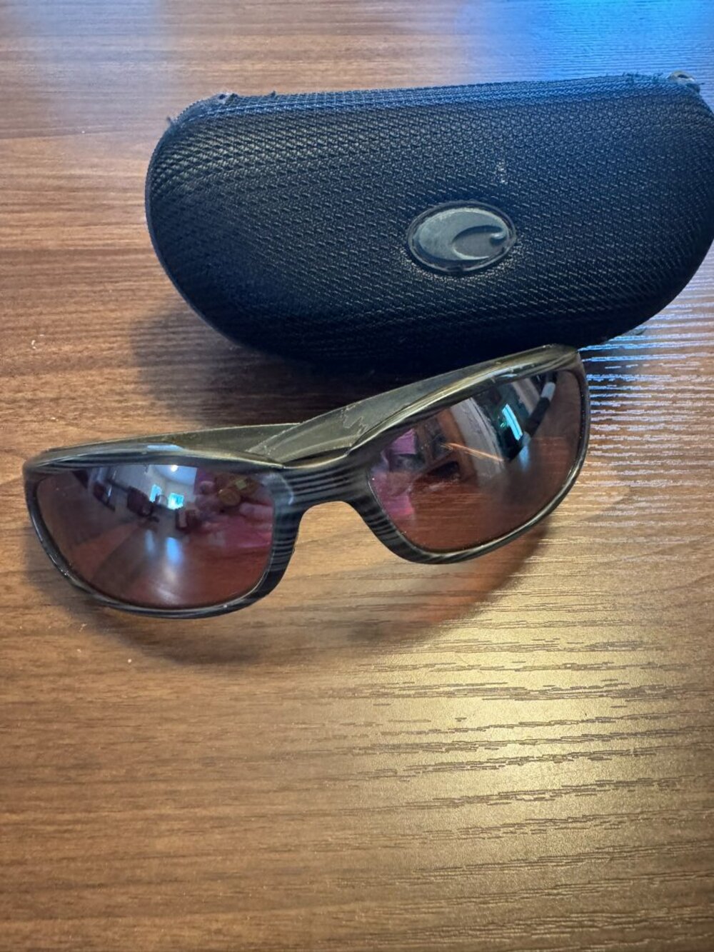 Costa Del Mar Gray Striped Wrap Sunglasses Read Condition With Case